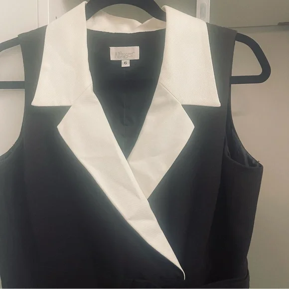 Black and white wrap dress with cute belt tie - Picture 2 of 6